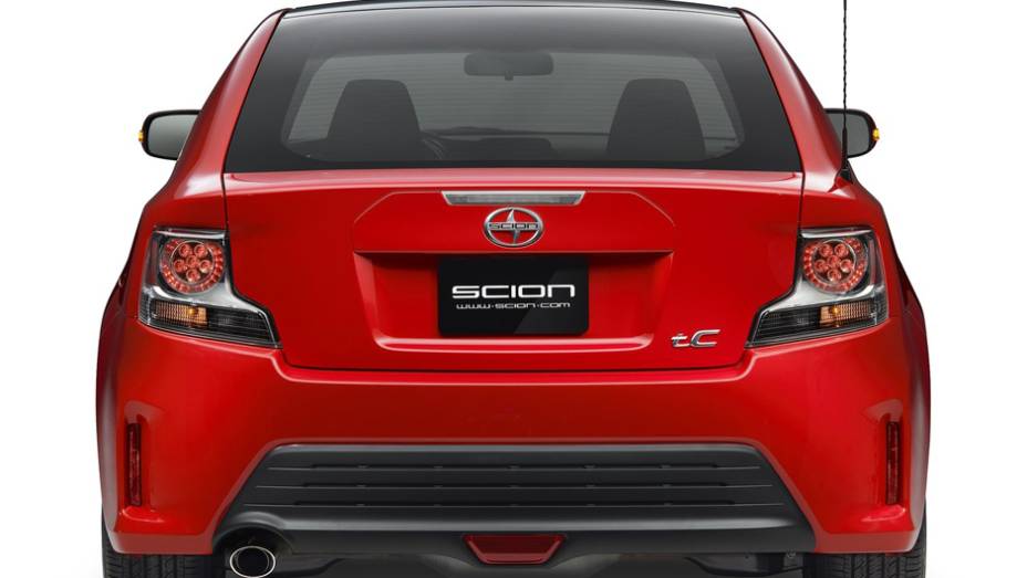 Os consumidores podem optar por um c&acirc;mbio manual de 6 marchas ou autom&aacute;tico, tamb&eacute;m com seis velocidades | <a href="%20https://preprod.quatrorodas.abril.com.br/saloes/new-york/2013//scion-tc-737389.shtml" rel="migration">Leia mais</a>