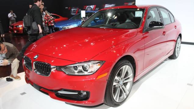 BMW 328d | <a href="https://preprod.quatrorodas.abril.com.br/saloes/new-york/2013//bmw-328d-737432.shtml" rel="migration">Leia mais</a> BMW 328d | <a href="https://preprod.quatrorodas.abril.com.br/saloes/new-york/2013//bmw-328d-737432.shtml" rel="migration">Leia mais</a>
