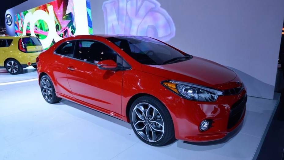 Kia Forte Koup | <a href="https://preprod.quatrorodas.abril.com.br/saloes/new-york/2013/kia-forte-koup-737223.shtml" rel="migration">Leia mais</a>