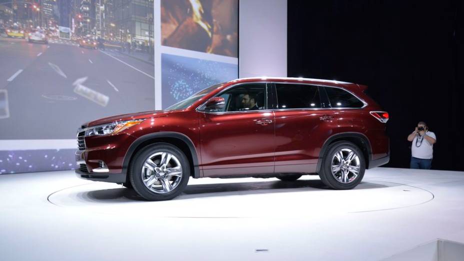 Toyota Highlander | <a href="https://preprod.quatrorodas.abril.com.br/saloes/new-york/2013/toyota-highlander-737218.shtml" rel="migration">Leia mais</a>