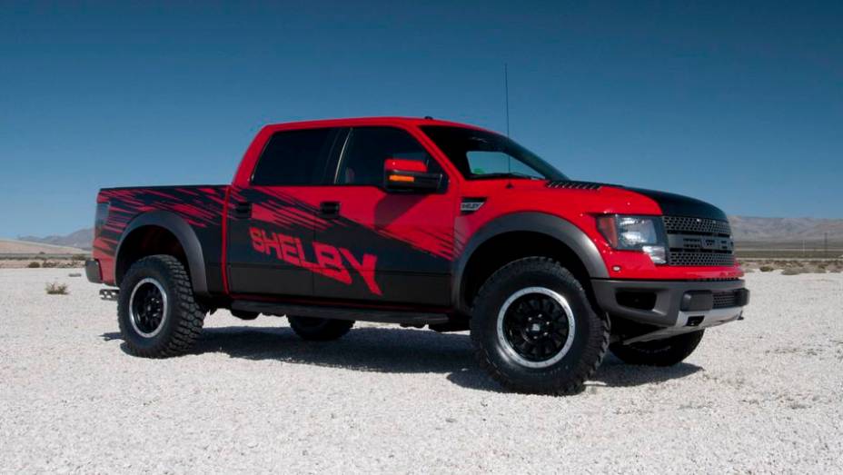 A Shelby, renomada empresa do ramo automotivo nos Estados Unidos, trouxe uma grande - grande mesmo - novidade para o Sal&atilde;o de Nova Iorque | <a href="%20https://preprod.quatrorodas.abril.com.br/saloes/new-york/2013//shelby-raptor-737407.shtml" rel="migration">Leia mais</a>