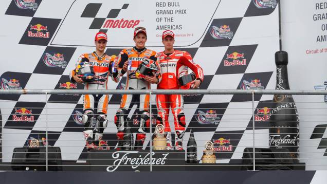 Pódio com os três primeiros | <a href="https://preprod.quatrorodas.abril.com.br/moto/noticias/marquez-passeia-vence-gp-austin-motogp-779654.shtml" rel="migration">Leia mais</a> Pódio com os três primeiros | <a href="https://preprod.quatrorodas.abril.com.br/moto/noticias/marquez-passeia-vence-gp-austin-motogp-779654.shtml" rel="migration">Leia mais</a>