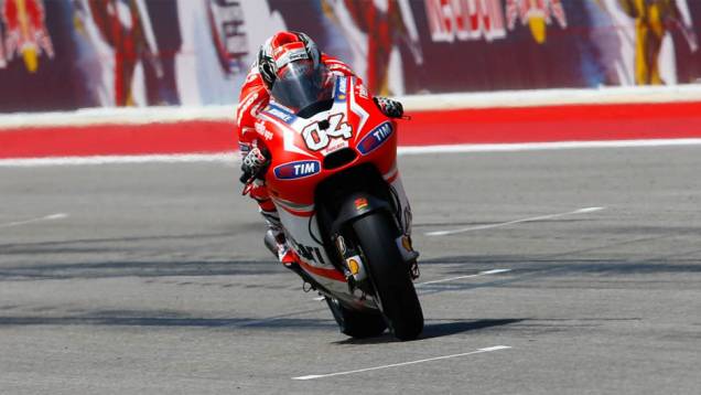 Andrea Dovizioso, da Ducati, fez grande prova e terminou em terceiro | <a href="https://preprod.quatrorodas.abril.com.br/moto/noticias/marquez-passeia-vence-gp-austin-motogp-779654.shtml" rel="migration">Leia mais</a> Andrea Dovizioso, da Ducati, fez grande prova e terminou em terceiro | <a href="https://preprod.quatrorodas.abril.com.br/moto/noticias/marquez-passeia-vence-gp-austin-motogp-779654.shtml" rel="migration">Leia mais</a>