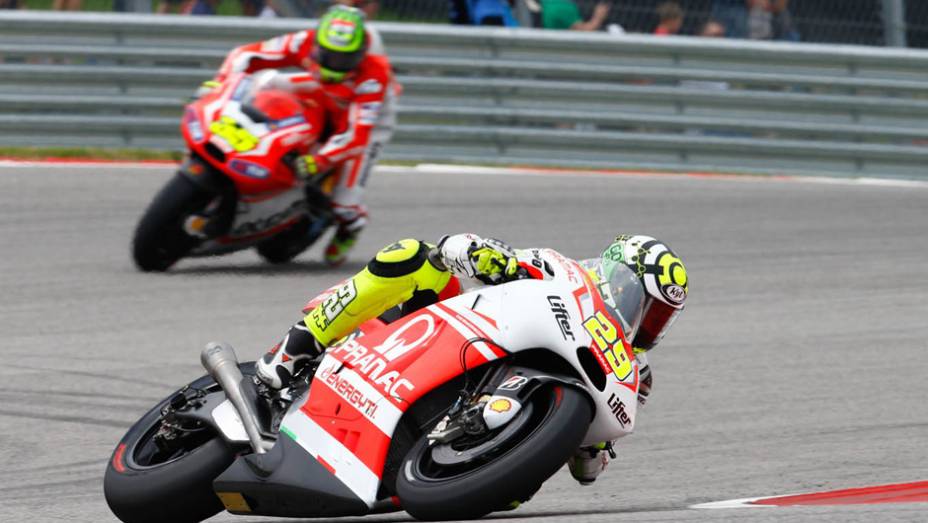 Um dos destaques da prova foi Andrea Iannone que fez sua melhor prova na categoria | <a href="https://preprod.quatrorodas.abril.com.br/moto/noticias/marquez-passeia-vence-gp-austin-motogp-779654.shtml" rel="migration">Leia mais</a>