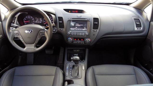 Kia Forte - conhecido no Brasil como Cerato, o sedã também é um caso de modelo relativamente acessível a entrar no top-10 Kia Forte - conhecido no Brasil como Cerato, o sedã também é um caso de modelo relativamente acessível a entrar no top-10