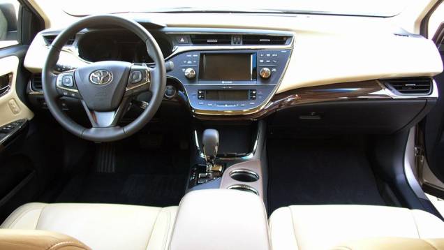 Toyota Avalon - com visual mais clássico, o sedã capricha no acabamento Toyota Avalon - com visual mais clássico, o sedã capricha no acabamento