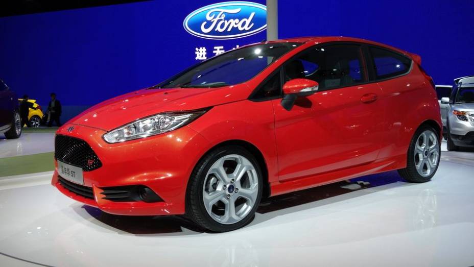 Ford Fiesta ST | <a href="https://preprod.quatrorodas.abril.com.br/saloes/xangai/2013/ford-apresenta-novo-mondeo-fiesta-st-xangai-739238.shtml" rel="migration">Leia mais</a>