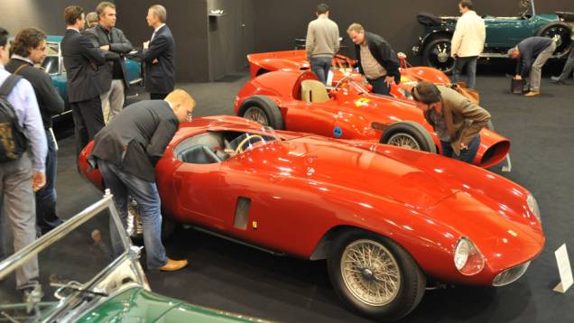 Milhares de visitantes foram ao evento para ver raridades como estas belas Ferraris de competição Milhares de visitantes foram ao evento para ver raridades como estas belas Ferraris de competição