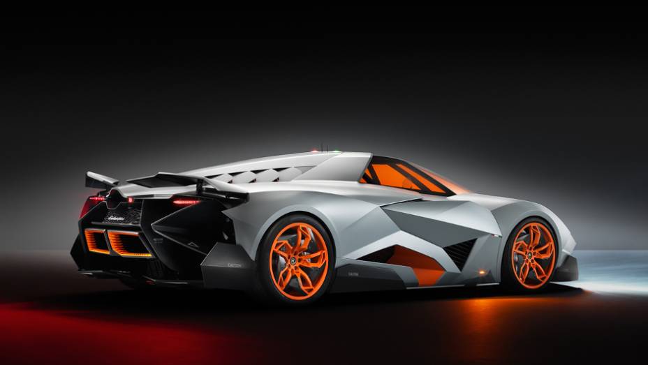 Modelo não ganhará versão de produção | <a href="https://preprod.quatrorodas.abril.com.br/noticias/fabricantes/lamborghini-cria-egoista-concept-741099.shtml" rel="migration">Leia mais</a>