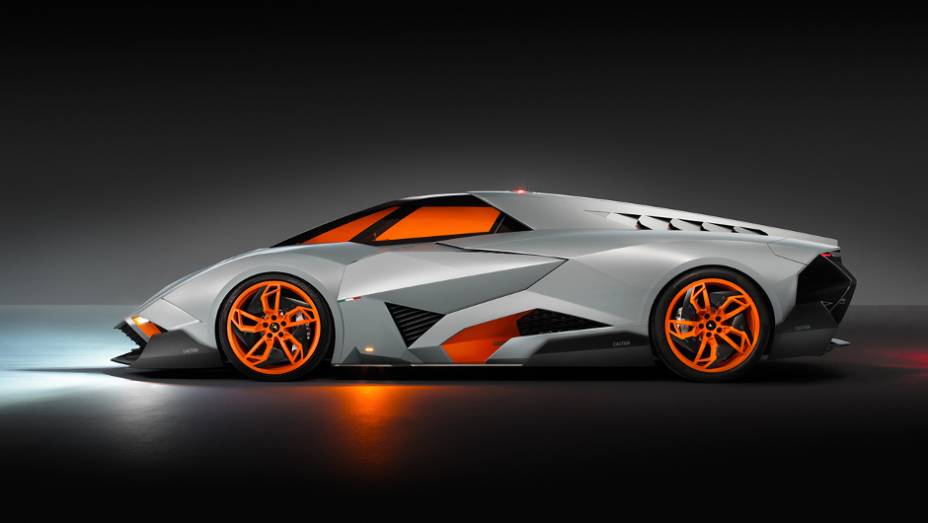 Design do carro-conceito "one-off" (única unidade produzida) foi elaborado por Walter da Silva | <a href="%20https://preprod.quatrorodas.abril.com.br/noticias/fabricantes/lamborghini-cria-egoista-concept-741099.shtml" rel="migration">Leia mais</a>