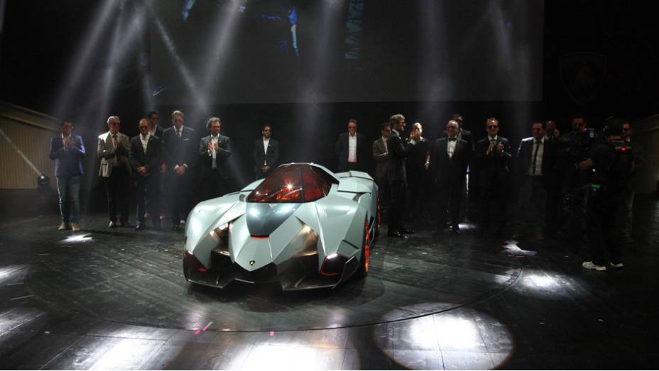 Lamborghini apresentou o carro-conceito Egoista | <a href="https://preprod.quatrorodas.abril.com.br/noticias/fabricantes/lamborghini-cria-egoista-concept-741099.shtml" rel="migration">Leia mais</a>