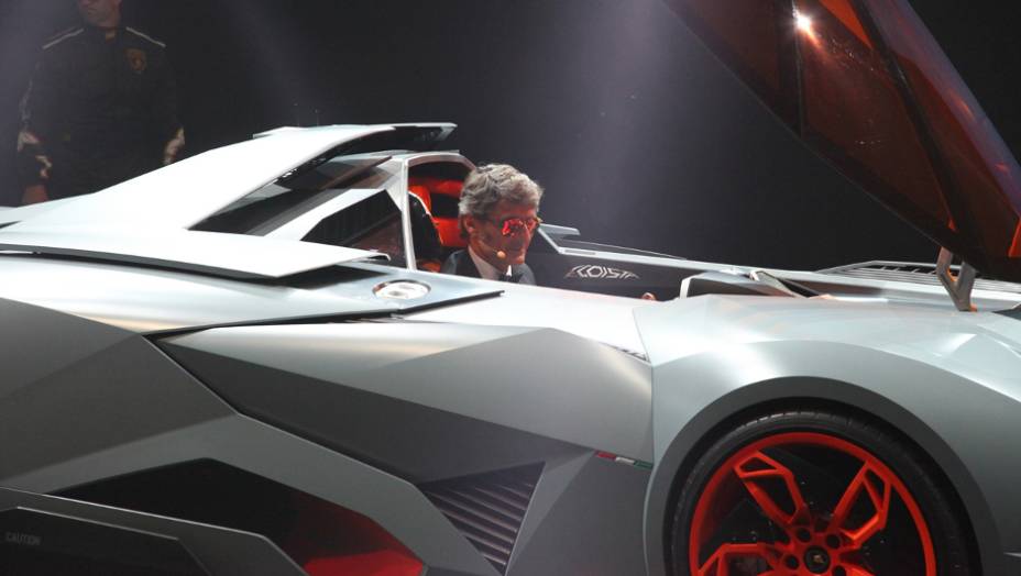 Carro só poderá ser ocupado pelo motorista | <a href="https://preprod.quatrorodas.abril.com.br/noticias/fabricantes/lamborghini-cria-egoista-concept-741099.shtml" rel="migration">Leia mais</a>