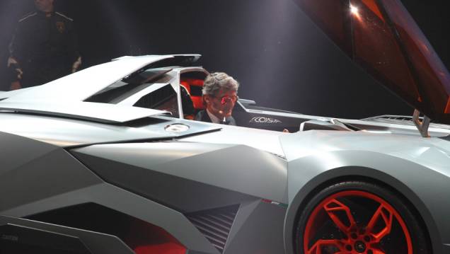 Carro só poderá ser ocupado pelo motorista | <a href="https://preprod.quatrorodas.abril.com.br/noticias/fabricantes/lamborghini-cria-egoista-concept-741099.shtml" rel="migration">Leia mais</a> Carro só poderá ser ocupado pelo motorista | <a href="https://preprod.quatrorodas.abril.com.br/noticias/fabricantes/lamborghini-cria-egoista-concept-741099.shtml" rel="migration">Leia mais</a>