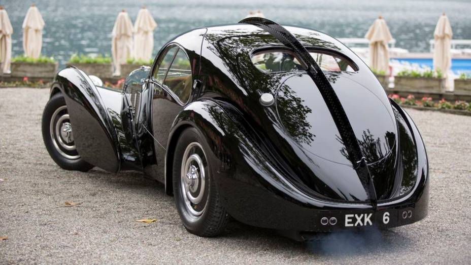 O Bugatti 57SC foi apresentado aos convidados pelo próprio Ralph Lauren e venceu na opinião do público e dos jurados | <a href="%20https://preprod.quatrorodas.abril.com.br/noticias/fabricantes/bugatti-1938-ralph-lauren-vence-concurso-elegancia-742534.shtml" rel="migration">Leia mai</a>