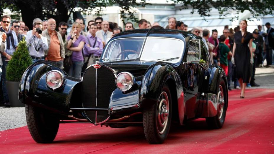 Bugatti 57SC 1938 | <a href="https://preprod.quatrorodas.abril.com.br/noticias/fabricantes/bugatti-1938-ralph-lauren-vence-concurso-elegancia-742534.shtml" rel="migration">Leia mais</a>