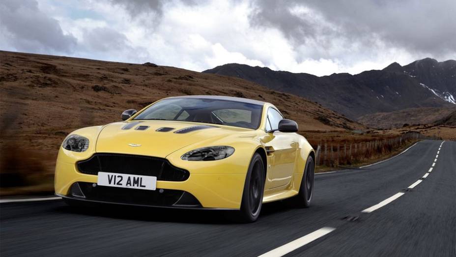 Aston Martin revela V12 Vantage S | <a href="https://preprod.quatrorodas.abril.com.br/noticias/fabricantes/aston-martin-revela-v12-vantage-s-742642.shtml" rel="migration">Leia mais</a>