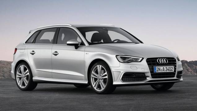 O hatch, em sua versão de quatro portas, desembarcará no País algumas semanas depois do A3 Sport. O preço ainda não foi revelado | <a href="%20https://preprod.quatrorodas.abril.com.br/noticias/fabricantes/audi-confirma-a3-sportback-brasil-junho-742734.shtml" rel="migration">Leia ma</a> O hatch, em sua versão de quatro portas, desembarcará no País algumas semanas depois do A3 Sport. O preço ainda não foi revelado | <a href="%20https://preprod.quatrorodas.abril.com.br/noticias/fabricantes/audi-confirma-a3-sportback-brasil-junho-742734.shtml" rel="migration">Leia ma</a>