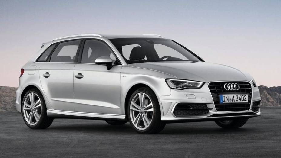 O hatch, em sua vers&atilde;o de quatro portas, desembarcar&aacute; no Pa&iacute;s algumas semanas depois do A3 Sport. O pre&ccedil;o ainda n&atilde;o foi revelado | <a href="%20https://preprod.quatrorodas.abril.com.br/noticias/fabricantes/audi-confirma-a3-sportback-brasil-junho-742734.shtml" rel="migration">Leia ma</a>