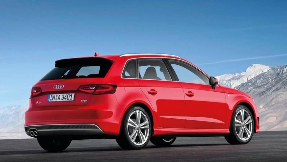 A outra é a 1.8, de 180 cv e 25,5 kgfm, capaz de ir de 0 a 100 km/h em 7,3s e chegar à máxima de 232 km/h | <a href="%20https://preprod.quatrorodas.abril.com.br/noticias/fabricantes/audi-confirma-a3-sportback-brasil-junho-742734.shtml" rel="migration">Leia mais</a>