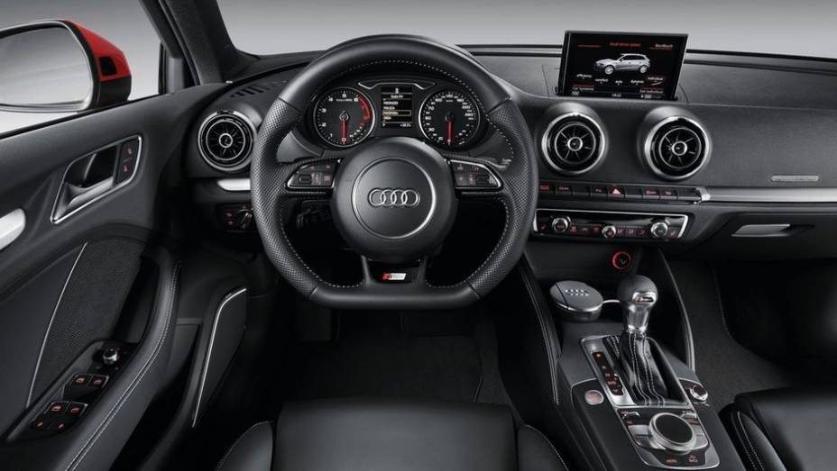 Em ambos os casos, a transmiss&atilde;o &eacute; a S Tronic de sete marchas | <a href="https://preprod.quatrorodas.abril.com.br/noticias/fabricantes/audi-confirma-a3-sportback-brasil-junho-742734.shtml" rel="migration">Leia mais</a>