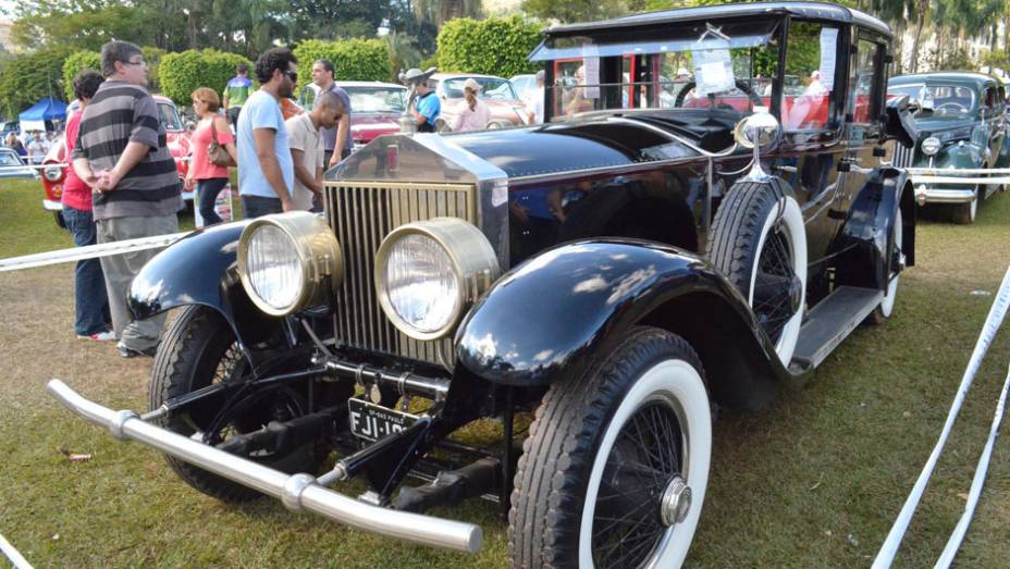 18º Encontro Paulista de Autos Antigos: Troféu The Best in Show, foi destinado ao Rolls-Royce 1928 | <a href="https://preprod.quatrorodas.abril.com.br/noticias/classicos//encontro-paulista-autos-antigos-movimenta-aguas-lindoia-feriado-742932.shtml" rel="migration">Leia mais</a> 18º Encontro Paulista de Autos Antigos: Troféu The Best in Show, foi destinado ao Rolls-Royce 1928 | <a href="https://preprod.quatrorodas.abril.com.br/noticias/classicos//encontro-paulista-autos-antigos-movimenta-aguas-lindoia-feriado-742932.shtml" rel="migration">Leia mais</a>