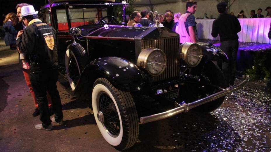 Rolls-Royce 1928 | <a href="https://preprod.quatrorodas.abril.com.br/noticias/classicos//encontro-paulista-autos-antigos-movimenta-aguas-lindoia-feriado-742932.shtml" rel="migration">Leia mais</a> Rolls-Royce 1928 | <a href="https://preprod.quatrorodas.abril.com.br/noticias/classicos//encontro-paulista-autos-antigos-movimenta-aguas-lindoia-feriado-742932.shtml" rel="migration">Leia mais</a>