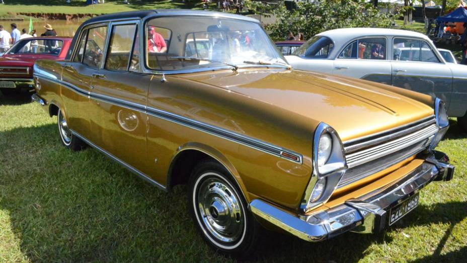 Chrysler Esplanada 1968 | <a href="https://preprod.quatrorodas.abril.com.br/noticias/classicos//encontro-paulista-autos-antigos-movimenta-aguas-lindoia-feriado-742932.shtml" rel="migration">Leia mais</a> Chrysler Esplanada 1968 | <a href="https://preprod.quatrorodas.abril.com.br/noticias/classicos//encontro-paulista-autos-antigos-movimenta-aguas-lindoia-feriado-742932.shtml" rel="migration">Leia mais</a>
