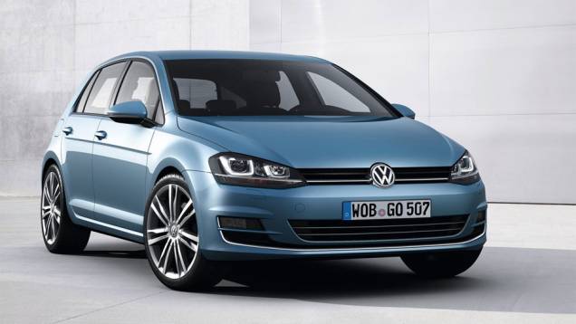 Seguido pelo Volkswagen Golf... Seguido pelo Volkswagen Golf...
