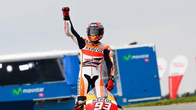 Espanhol comemora mais uma vitória. | <a href="https://preprod.quatrorodas.abril.com.br/moto/noticias/motogp-mais-vez-marquez-790805.shtml" rel="migration">Leia mais</a> Espanhol comemora mais uma vitória. | <a href="https://preprod.quatrorodas.abril.com.br/moto/noticias/motogp-mais-vez-marquez-790805.shtml" rel="migration">Leia mais</a>