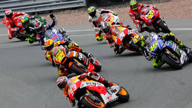 Vários pilotos largaram dos boxes.| <a href="https://preprod.quatrorodas.abril.com.br/moto/noticias/motogp-mais-vez-marquez-790805.shtml" rel="migration">Leia mais</a> Vários pilotos largaram dos boxes.| <a href="https://preprod.quatrorodas.abril.com.br/moto/noticias/motogp-mais-vez-marquez-790805.shtml" rel="migration">Leia mais</a>