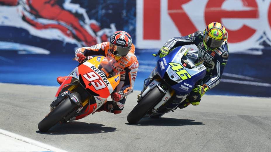 Márquez realizou ultrapassagem memorável sobre Valentino Rossi (Yamaha Factory Racing) | <a href="https://preprod.quatrorodas.abril.com.br/moto/noticias/motogp-marquez-vence-eua-segue-lider-747598.shtml" rel="migration">Leia mais</a>