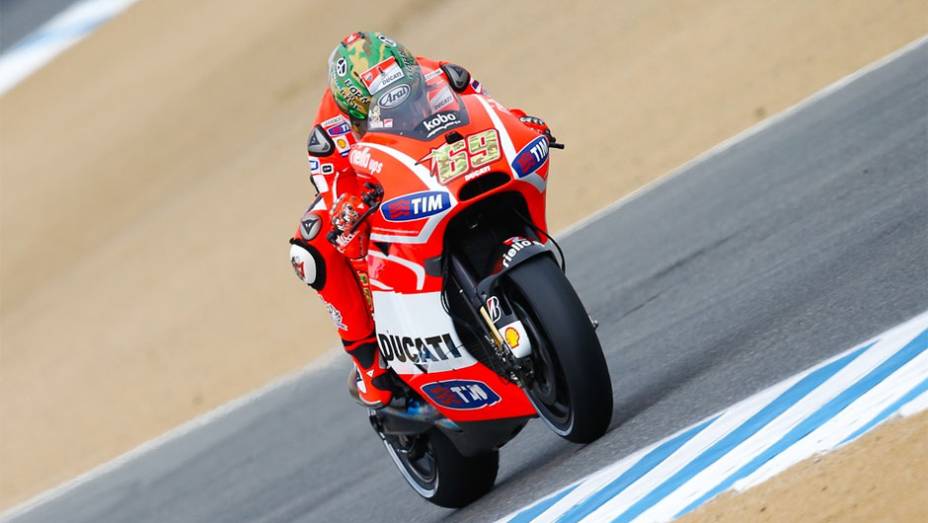 Correndo em casa, Nicky Hayden (Ducati) foi o oitavo | <a href="https://preprod.quatrorodas.abril.com.br/moto/noticias/motogp-marquez-vence-eua-segue-lider-747598.shtml" rel="migration">Leia mais</a>