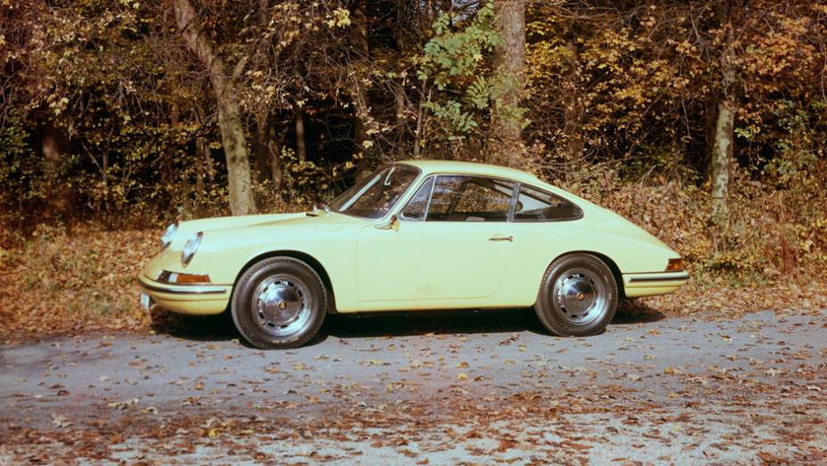 901 1963 - O estilo já clássico do 356 modernizado no esportivo que quase se chamou 901 | <a href="%20https://preprod.quatrorodas.abril.com.br/reportagens/classicos/porsche-911-50-anos-748361.shtml" rel="migration">Leia mais</a>