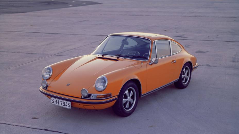 911 S 1970 - As rodas de liga Fuchs dessa versão se tornariam um ícone associado ao 911 | <a href="%20https://preprod.quatrorodas.abril.com.br/reportagens/classicos/porsche-911-50-anos-748361.shtml" rel="migration">Leia mais</a>