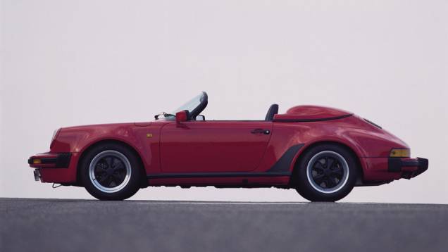 911 Carrera Speedster 1989 (Modelo G) - Resgatada a versão aberta com para-brisa mais baixo, famosa pelo 356 | <a href="%20https://preprod.quatrorodas.abril.com.br/reportagens/classicos/porsche-911-50-anos-748361.shtml" rel="migration">Leia mais</a> 911 Carrera Speedster 1989 (Modelo G) - Resgatada a versão aberta com para-brisa mais baixo, famosa pelo 356 | <a href="%20https://preprod.quatrorodas.abril.com.br/reportagens/classicos/porsche-911-50-anos-748361.shtml" rel="migration">Leia mais</a>
