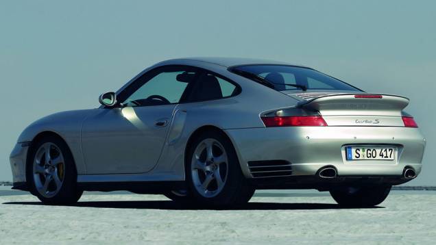 911 Turbo S 2005 (997) - Turbocompressor de geometria variável. Injeção direta e câmbio PDK foram novidades dessa geração | <a href="%20https://preprod.quatrorodas.abril.com.br/reportagens/classicos/porsche-911-50-anos-748361.shtml" rel="migration">Leia mais</a> 911 Turbo S 2005 (997) - Turbocompressor de geometria variável. Injeção direta e câmbio PDK foram novidades dessa geração | <a href="%20https://preprod.quatrorodas.abril.com.br/reportagens/classicos/porsche-911-50-anos-748361.shtml" rel="migration">Leia mais</a>