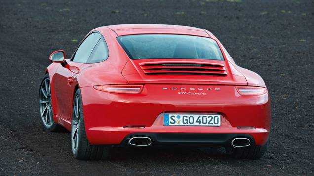 911 Carrera 2012 (991) - As lanternas bem mais finas sao uma clara distinção em relação à geração anterior | <a href="%20https://preprod.quatrorodas.abril.com.br/reportagens/classicos/porsche-911-50-anos-748361.shtml" rel="migration">Leia mais</a> 911 Carrera 2012 (991) - As lanternas bem mais finas sao uma clara distinção em relação à geração anterior | <a href="%20https://preprod.quatrorodas.abril.com.br/reportagens/classicos/porsche-911-50-anos-748361.shtml" rel="migration">Leia mais</a>