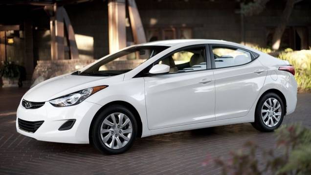 Hyundai Elantra - Vendas no 1º semestre de 2013: 425.498 unidades - Vendas no 1º semestre de 2012: 321.506 unidades - Crescimento: 32,3% Hyundai Elantra - Vendas no 1º semestre de 2013: 425.498 unidades - Vendas no 1º semestre de 2012: 321.506 unidades - Crescimento: 32,3%