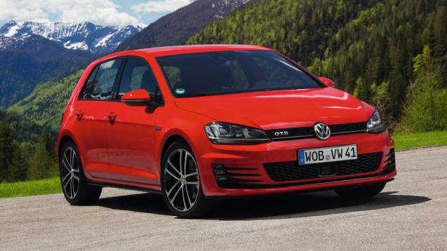 VW Golf - Vendas no 1º semestre de 2013: 335.835 unidades - Vendas no 1º semestre de 2012: 353.453 unidades - Crescimento: -5% VW Golf - Vendas no 1º semestre de 2013: 335.835 unidades - Vendas no 1º semestre de 2012: 353.453 unidades - Crescimento: -5%