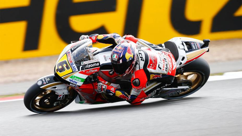 O alemão Stefan Bradl ficou com o quarto melhor tempo | <a href="https://preprod.quatrorodas.abril.com.br/moto/noticias/motogp-marquez-garante-pole-silverstone-751994.shtml" rel="migration">Leia mais</a>