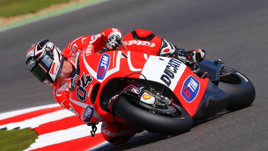 Andrea Dovizioso levou a Ducati ao sétimo lugar nos treinos classificatórios | <a href="https://preprod.quatrorodas.abril.com.br/moto/noticias/motogp-marquez-garante-pole-silverstone-751994.shtml" rel="migration">Leia mais</a>