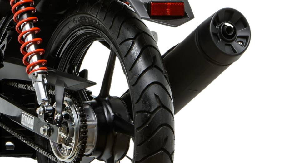 Moto conta com freio a disco na roda dianteira, mas a tambor na traseira | <a href="https://preprod.quatrorodas.abril.com.br/moto/noticias/yamaha-lanca-ys150-fazer-r-7-390-00-752066.shtml" rel="migration">Leia mais</a> Moto conta com freio a disco na roda dianteira, mas a tambor na traseira | <a href="https://preprod.quatrorodas.abril.com.br/moto/noticias/yamaha-lanca-ys150-fazer-r-7-390-00-752066.shtml" rel="migration">Leia mais</a>