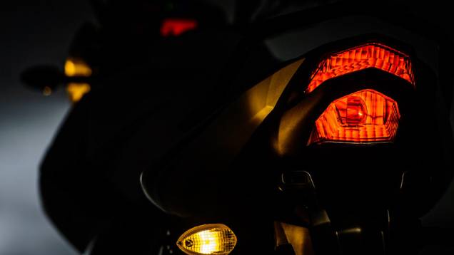 O motor da nova Yamaha Fazer 150 desenvolve 12,2 cavalos de potência a 7.500 rpm e um torque máximo de 1,28 mkgf a 5.500 rpm | <a href="https://preprod.quatrorodas.abril.com.br/moto/noticias/yamaha-lanca-ys150-fazer-r-7-390-00-752066.shtml" rel="migration">Leia mais</a> O motor da nova Yamaha Fazer 150 desenvolve 12,2 cavalos de potência a 7.500 rpm e um torque máximo de 1,28 mkgf a 5.500 rpm | <a href="https://preprod.quatrorodas.abril.com.br/moto/noticias/yamaha-lanca-ys150-fazer-r-7-390-00-752066.shtml" rel="migration">Leia mais</a>