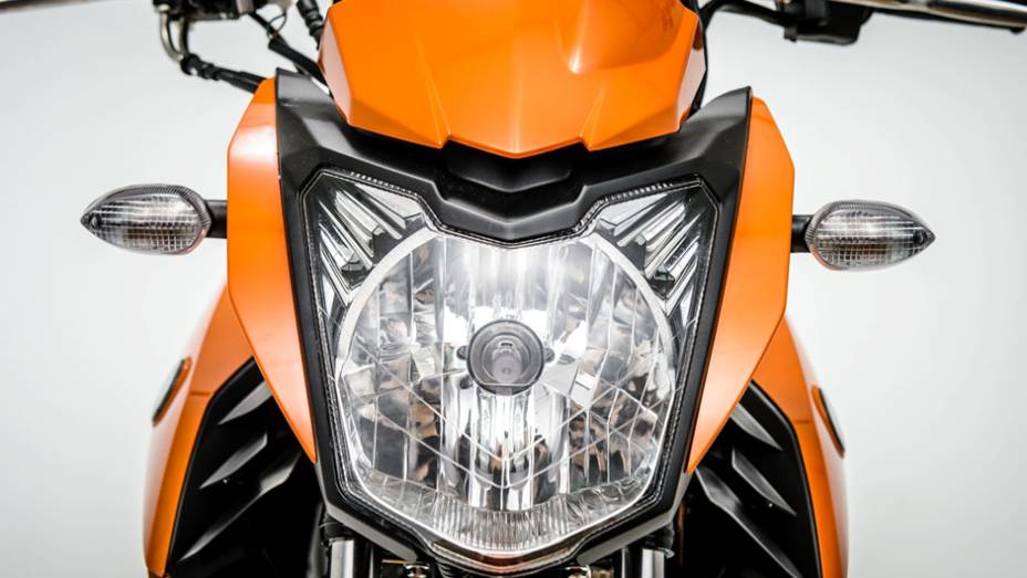 Detalhe do farol | <a href="https://preprod.quatrorodas.abril.com.br/moto/noticias/yamaha-lanca-ys150-fazer-r-7-390-00-752066.shtml" rel="migration">Leia mais</a> Detalhe do farol | <a href="https://preprod.quatrorodas.abril.com.br/moto/noticias/yamaha-lanca-ys150-fazer-r-7-390-00-752066.shtml" rel="migration">Leia mais</a>