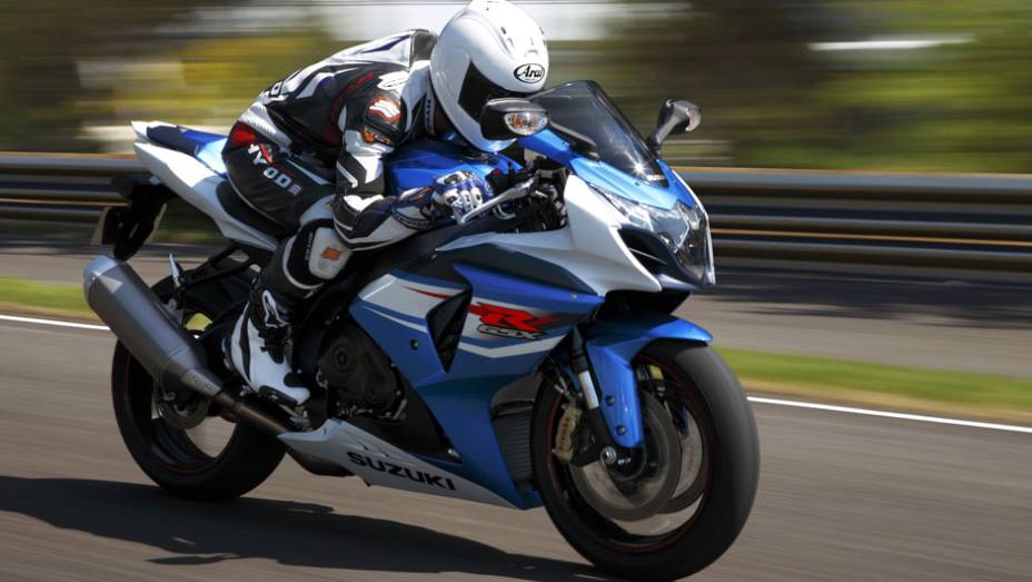 Nova superesportiva será apresentada no Salão Duas Rodas | <a href="https://preprod.quatrorodas.abril.com.br/moto/noticias/suzuki-lanca-gsx-r1000-2014-752224.shtml" rel="migration">Leia mais</a> Nova superesportiva será apresentada no Salão Duas Rodas | <a href="https://preprod.quatrorodas.abril.com.br/moto/noticias/suzuki-lanca-gsx-r1000-2014-752224.shtml" rel="migration">Leia mais</a>