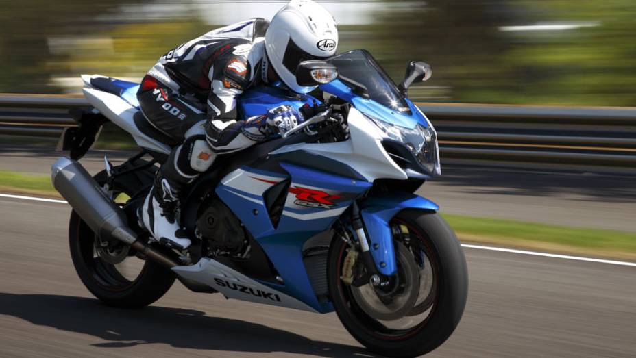 Nova superesportiva será apresentada no Salão Duas Rodas | <a href="https://preprod.quatrorodas.abril.com.br/moto/noticias/suzuki-lanca-gsx-r1000-2014-752224.shtml" rel="migration">Leia mais</a>