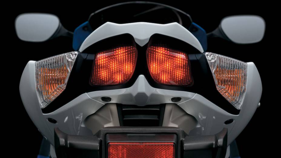 Traseira da nova Suzuki GSX-R1000 | <a href="https://preprod.quatrorodas.abril.com.br/moto/noticias/suzuki-lanca-gsx-r1000-2014-752224.shtml" rel="migration">Leia mais</a> Traseira da nova Suzuki GSX-R1000 | <a href="https://preprod.quatrorodas.abril.com.br/moto/noticias/suzuki-lanca-gsx-r1000-2014-752224.shtml" rel="migration">Leia mais</a>