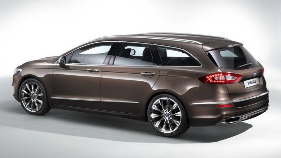 Além do conhecido sedã, uma versão perua foi mostrada pela marca | <a href="https://preprod.quatrorodas.abril.com.br/saloes/frankfurt/2013/ford-mondeo-fusion-vignale-752219.shtml" rel="migration">Leia mais</a>