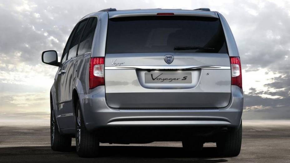 Trata-se de um modelo baseado no Chrysler Town & Country S | <a href="https://preprod.quatrorodas.abril.com.br/saloes/frankfurt/2013/lancia-voyager-s-752166.shtml" rel="migration">Leia mais</a>