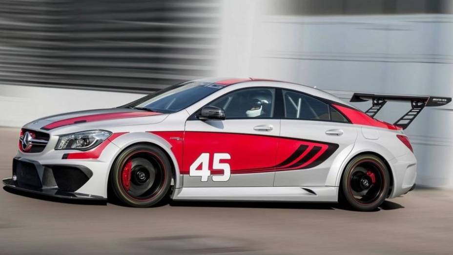 A marca alemã apresenta neste Salão de Frankfurt o CLA45 AMG Racing Series, versão conceitual do sedã CLA voltada para as pistas | <a href="https://preprod.quatrorodas.abril.com.br/saloes/frankfurt/2013/mercedes-benz-cla45-amg-racing-series-752346.shtml" rel="migration">Leia mais</a>